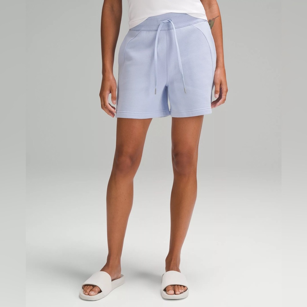 Lulu lemon Scuba High-rise Shorts 5" size 4 purple lilac new